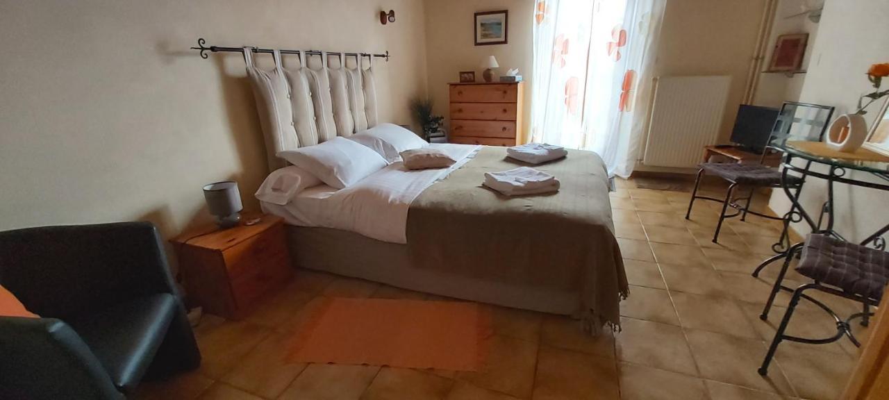הוטוויל-לומפן Chambres D'Hotes "Les Chiens Verts", Jardin, Terrasse, Parking Prive מראה חיצוני תמונה